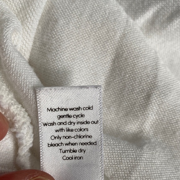 White Athleta rounded hem long sleeve shirt, size S. Great condition some pill - Picture 11 of 11